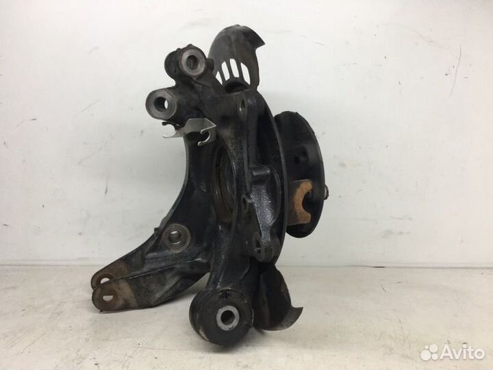 Кулак задний левый Audi Q7 3.0 FSI 2014