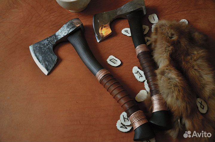 Кованый топор ручной работы 