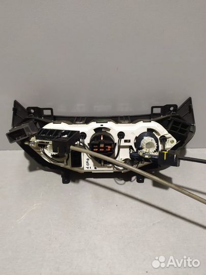 Панель упр климатом Chevrolet Aveo хэтчбек 2009 г