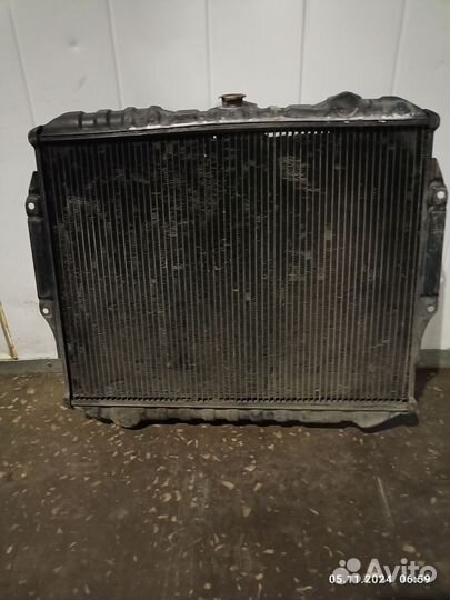 Радиатор охлаждения на Мицубиси Паджеро 2
