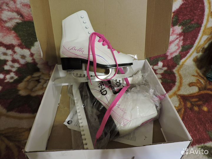 Продаю новые женские фигурные коньки