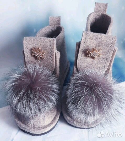 Парные меховые помпоны