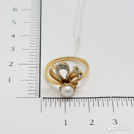 Золотое кольцо с камнем 18,5р