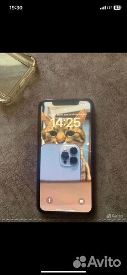 Телефон iPhone 11