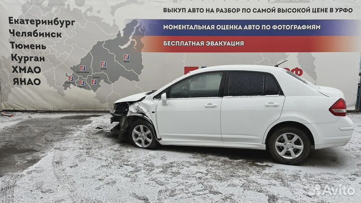 Радиатор кондиционера Nissan Tiida (C11) 92100-ZW40D