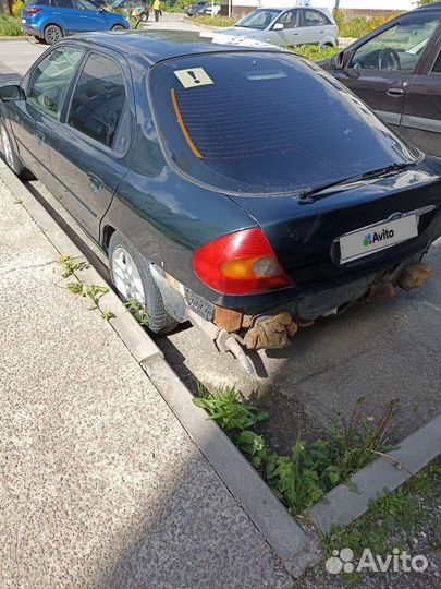 Ford Mondeo 2.0 МТ, 1998, битый, 200 000 км