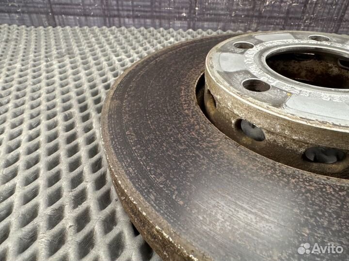 Тормозной диск передний Audi A4 B6 AMB 2004