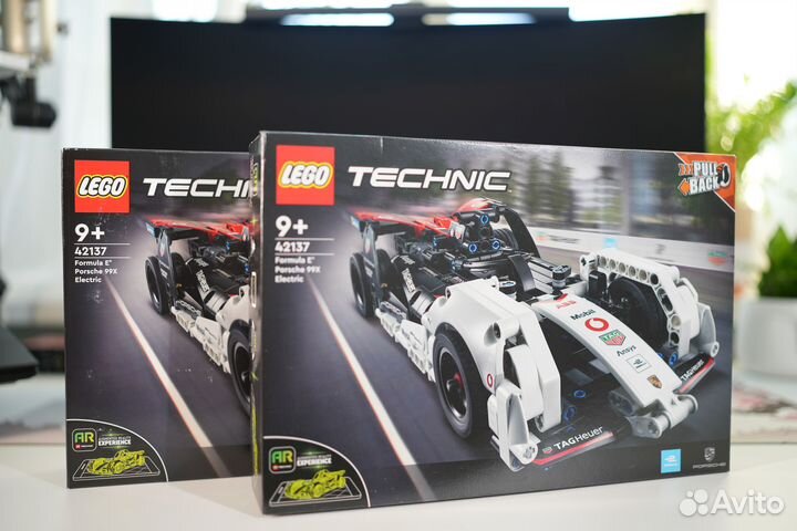 Lego Technic Formula E Porsche 99X Electric 42137