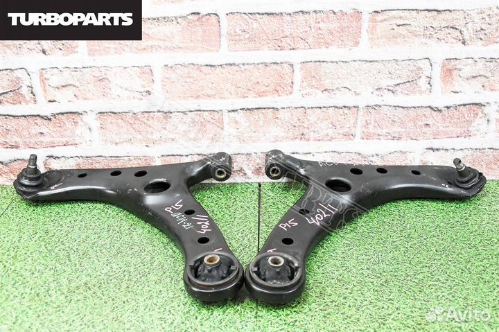 Рычаги нижние передние Toyota Ipsum ACM20 2zrfxe