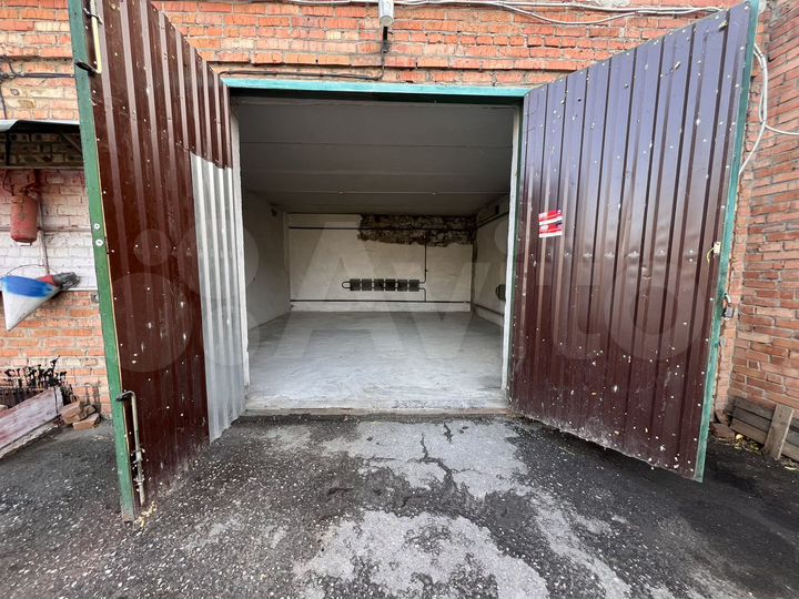 Гараж, > 30 м²