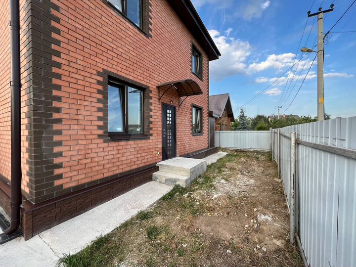 Коттедж 238 м² на участке 10 сот.