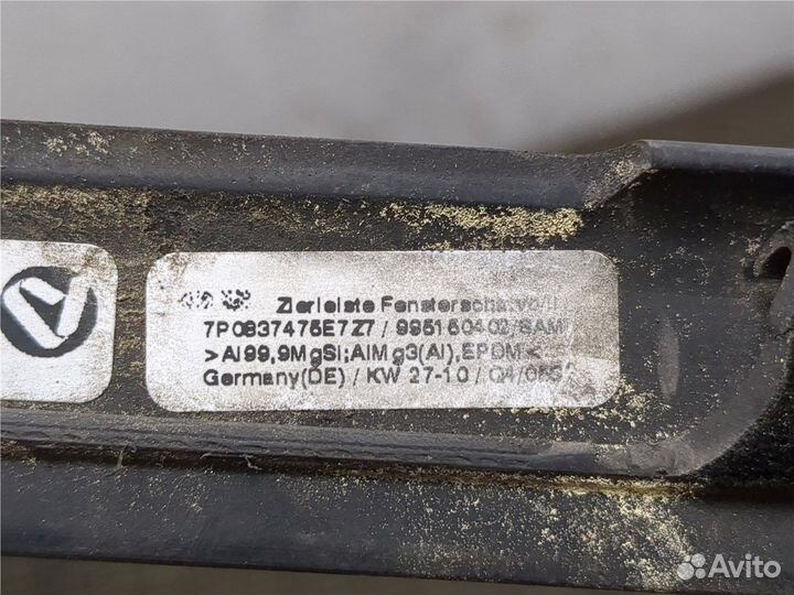 Молдинг стекла Volkswagen Touareg, 2011