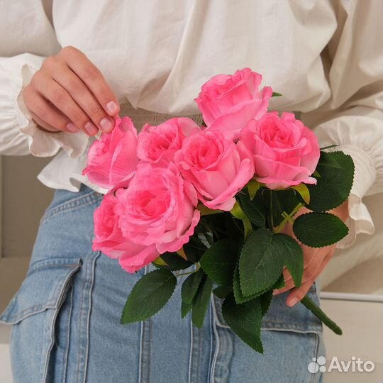 Искусственный букет цветов из 7 голов розы