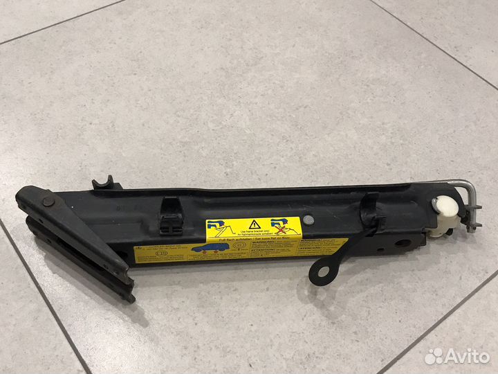 Домкрат от Mercedes W163 кузов