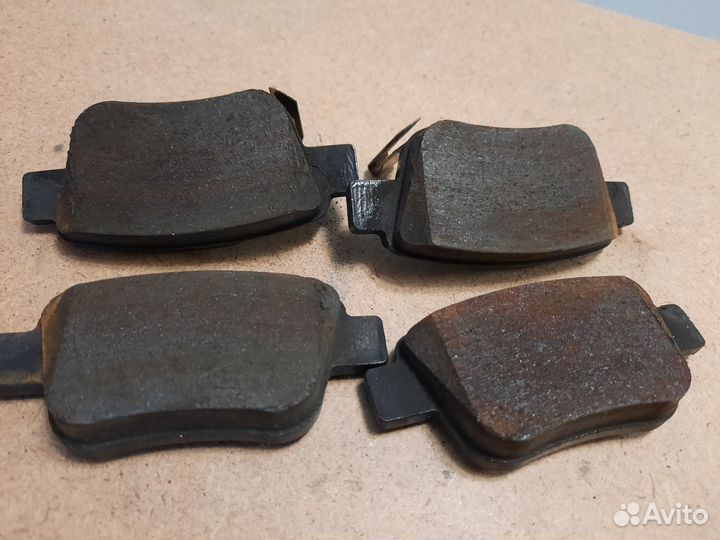 Тормозные колодки задние Toyota Avensis