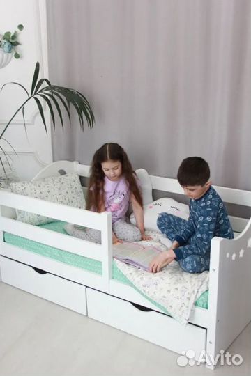 Детская кровать из цельного дерева