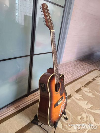 Акустическая гитара