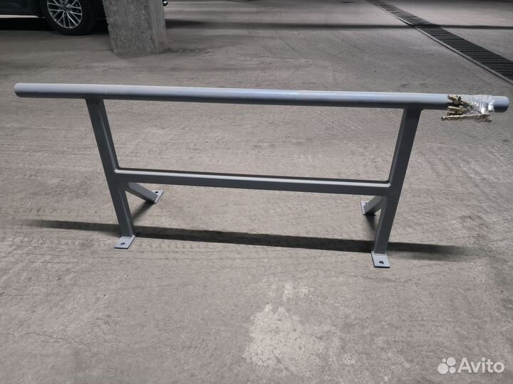 Турник настенный