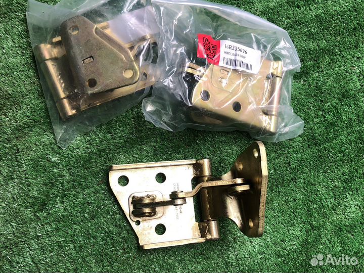 Петля крышки багажника pajero io pinin