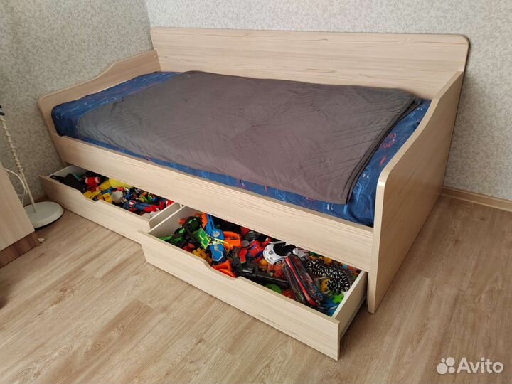Кровать