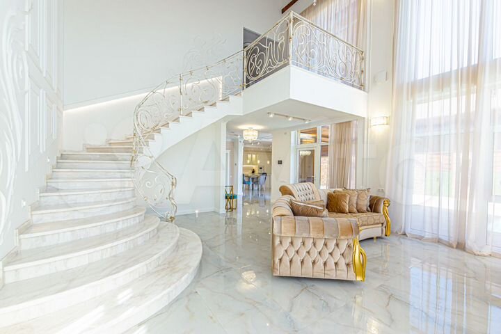 Коттедж 500 м² на участке 8 сот.