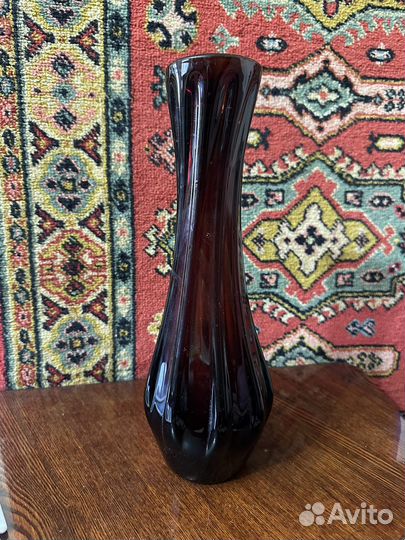 Ваза из красного стекла СССР