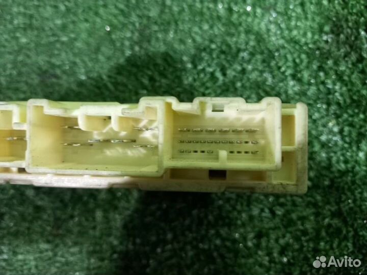 Реле toyota prius ZVW30 2zrfxe 2010