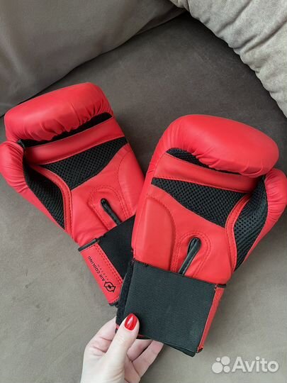 Боксерские перчатки