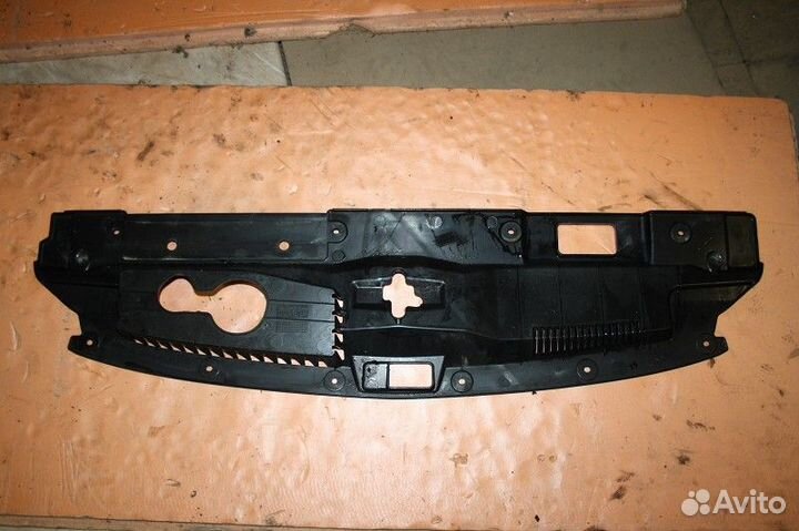 Кожух замка капота mitsubishi outlander 2015