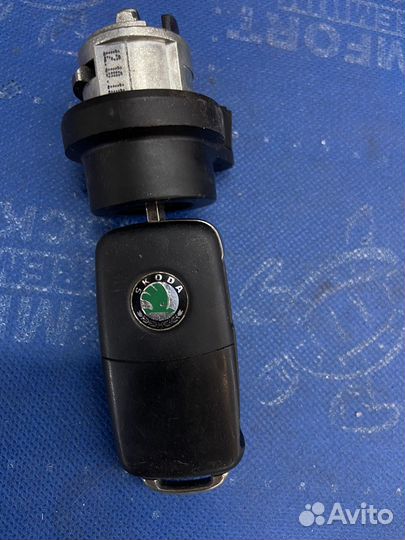 Ключ зажигания с брелком Skoda Octavia a5