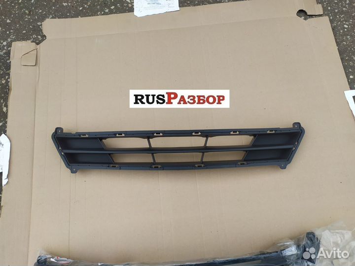 Решетка бампера Хендай Солярис 2015 нижняя