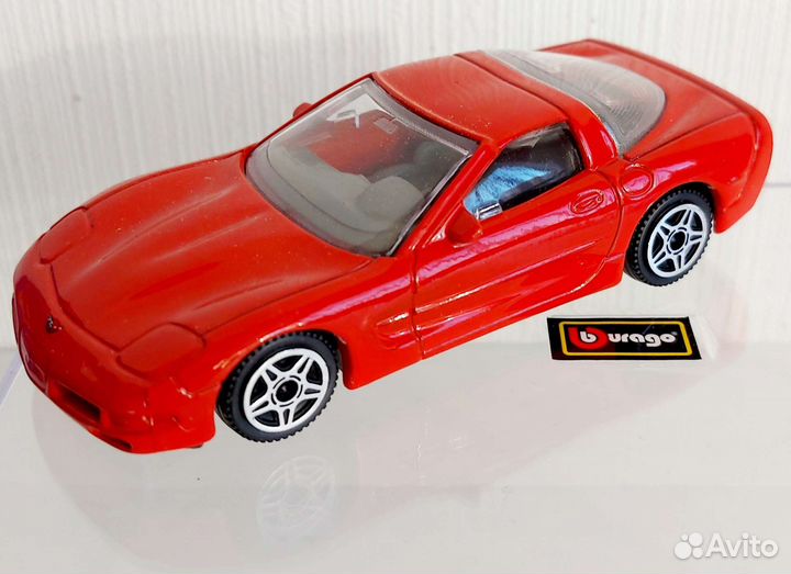 Chevrolet Corvette машинка Bburago 1/43