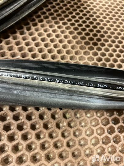 Уплотнитель двери задний левый Skoda Fabia CGP 1