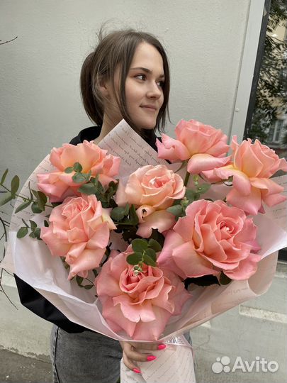 Букет из крупных ажурных роз