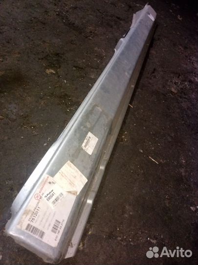 Продам порог правый на skoda favorit