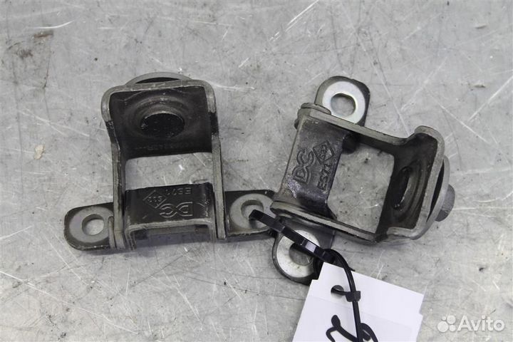 Петли крышки багажника Nissan Nissan Terrano 3