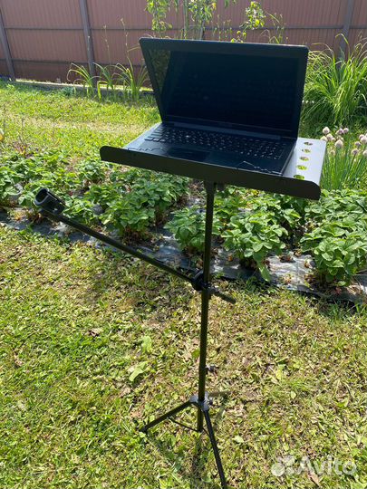 Пюпитр под ноутбук и ноты с держателем микрофона