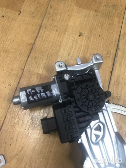 Стеклоподъемник передний правый Opel Astra H