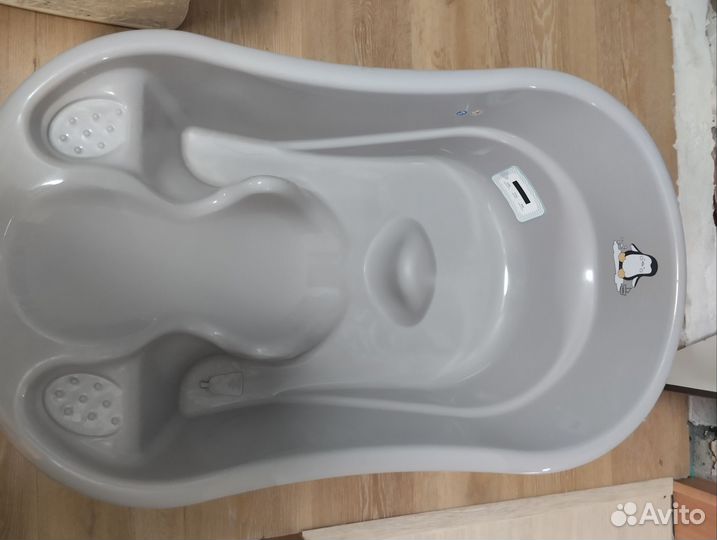 Детская ванночка для купания с подставкой