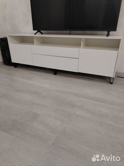 Тумба под тв с ящиками белая