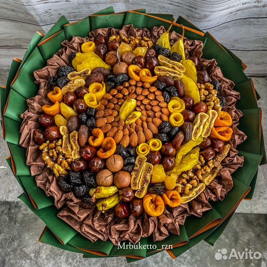 Букеты из сухофруктов и орехов в наличии