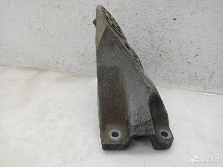 Кронштейн двигателя audi Q7 4L Правый