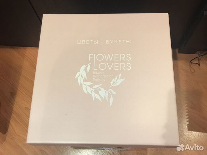 Подарочная коробка для цветов большая