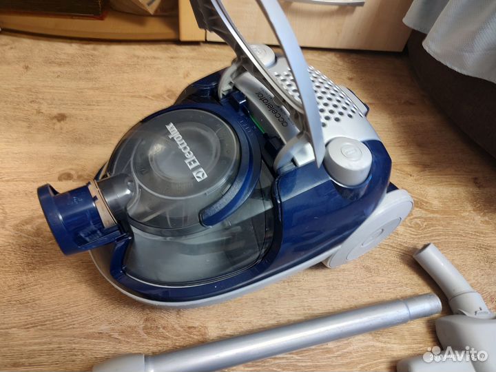 Пылесос Electrolux 1800W