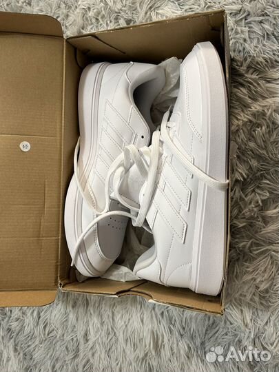 Оригинальные кроссовки adidas