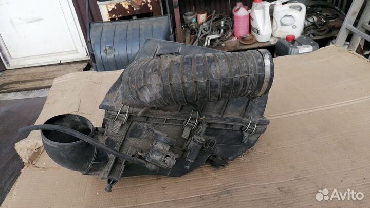 Корпус воздушн.фильтра в сб.Мерс 210к дв.604 TDI