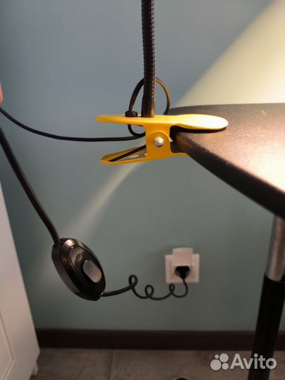 Лампа настольная на прищепке