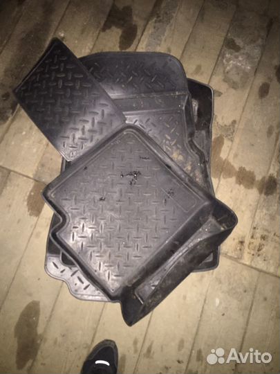 Автомобильные коврики резиновые