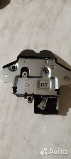 Замок заднего багажа на Hyundai Solaris