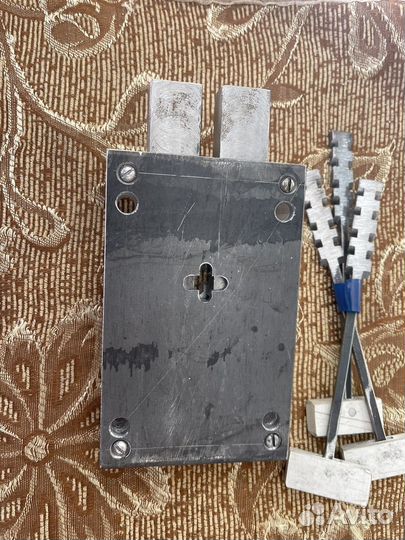 Ригельный замок